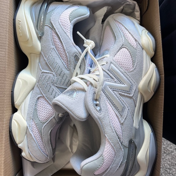 New balance 9060 women size 9 New in box - Picture 4 of 5